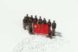西藏山南边防官兵踏雪巡逻视频封面
