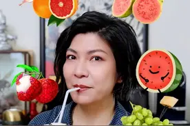 蒙眼荐香挑战！夏日果香大合集来啦 #香水 #种草 #香水控 #生活仪式感是香水给的 #水果视频封面