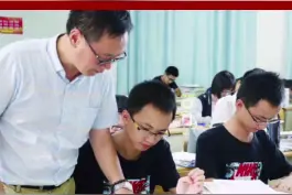 清洁工双胞胎儿子自强不息发奋攻读，双双考入名牌大学。 #励志  #读书  #感恩视频封面