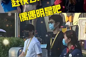 #环球影城 偶遇#刘昊然 #彭昱畅 还远远不够，这紧接着又碰上了#王源 #魏大勋 不说了，我去排队了视频封面