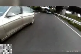 嫌犯驾车撞警车逃逸
宿州交警怒了！视频封面