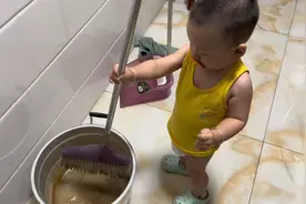 麒儿成长Vlog｜一岁7个月11天，这能像是一个🤒️的宝宝吗？视频封面