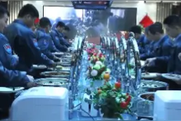 飞行员的“空勤灶”，到底有多好？视频封面