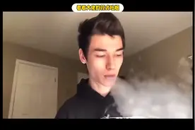 看大佬花式吐烟，技能全开视频封面