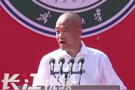 13日，武汉大学研究生开学典礼上，校长窦贤康谈#内卷 和#躺平 ：努力改变环境，使后人不必躺平#开学典礼  视频封面
