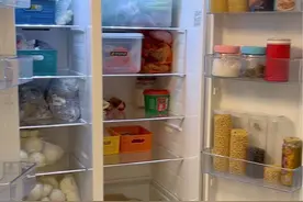 年前大扫除怎么能少了清理冰箱呢☺️用清水里➕白酒➕白醋擦拭冰箱能有效S菌除味，冰箱密封条就用一个卡片一张湿巾轻松搞定✌🏻#年前大扫除 #冰箱清洗视频封面