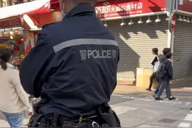 坚定的眼神，帅气的阿sir。#香港警察 #平安守护 #气质这一块拿捏死死的视频封面