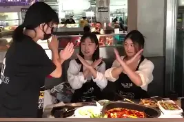 #成都劝烟被泼事件后续事发火锅店被罚5万后，老板真情打造无烟倡导餐厅，餐厅应全面禁烟吗？#行行好别在餐厅抽烟了视频封面
