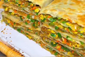 简单易做的韭菜千层饼，外焦里香，层次分明，全家都爱吃#在家做美食 #千层饼做法简单还好吃视频封面