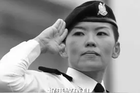 香港水警追截走私艇时翻船，37岁女高级督察林婉仪因公殉职。港警一哥萧泽颐谴责凶徒：未来会加强反走私活动，将罪犯绳之于法！视频封面