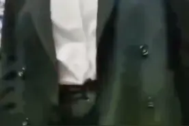 网传黑龙江某高校学姐查寝时的排场“霸气十足”，学校回应，事发去年10月，已介入调查。对此，你怎么看？#校园#查寝视频封面