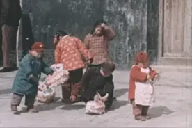 视频中拉兔车女娃已找到，名字叫朱琰（yǎn），目前在无锡市。