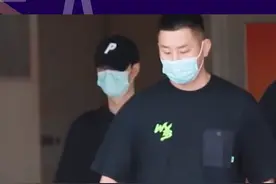 #王一博机场出发出了个寂寞 酷盖出发出了个寂寞人没走又回来了视频封面