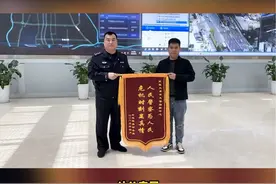 幼儿喉咙被卡异物，太原交警全力护送就医！#春季守护行动 #政务原创作者联盟  #交警正能量 #太原交警视频封面