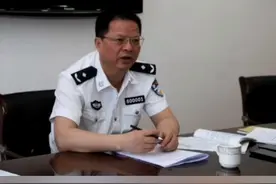 福建省公安厅党委委员、一级巡视员、福州市副市长、公安局局长潘东升同志因长期超负荷工作，积劳成疾，在工作岗位上突发疾病，经全力抢救无效，于2021年9月25日12时35分不幸因公殉职。#新闻 #向英雄致敬 视频封面