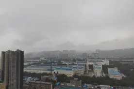 这楼是斜的吗，怎么看都是斜的。视频封面