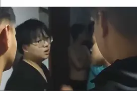 4月18日辽宁，职校老师查寝室质问学生哪个不服，学生：你到底是老师还是学生呢视频封面