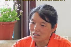 6月10日 #河北定州 环卫工母亲考场外与儿子相拥感动全网，背后还有这样的故事，“上个好大学 健健康康，平平安安的别的没了”… #感动瞬间 #社会百态 #环卫工妈妈等待高考的儿子视频封面