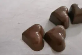 烘焙用巧克力按照包装袋上的调温方法就可以#巧克力 #烘焙
