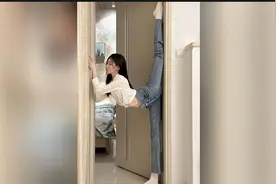 有一个会一字马的舞蹈女朋友，是一种怎样的体验？#长腿女神视频封面