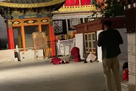 前程的信徒，朝拜，信仰的意义在于对世间万物存有敬畏之心！视频封面