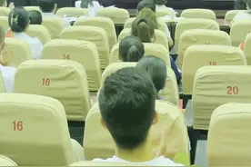 和田地区“2021年教育光荣贾金和助学金发放仪式”在地委礼堂举行#教育 #助学金 视频封面