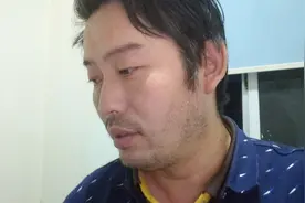 外卖哥在上海被封控一个月，满脸胡子，混的人不像人，鬼不像鬼！视频封面