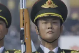 标兵就位，脚步铿锵有力，动作整齐划一！#致敬中国军人 