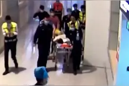 #急需手术！#新疆一名7岁男孩手臂被绞断，航班运行指挥部做出了这样的决定#交通出行 #正能量 #飞机视频封面