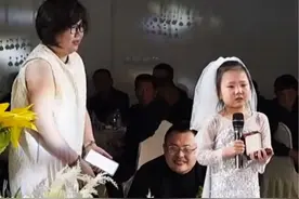 近日山东青岛，外甥女唱歌送小姨出嫁，边唱边哭。 #小姨 #小姨妈 #出嫁  #小姨和外甥的日常 #小姨小姨小姨小姨视频封面