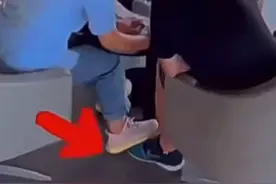 顾客被销售踩了半小时，不敢不买呀哈哈哈 视频封面