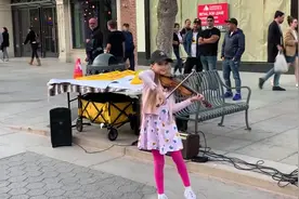 小才女 Karolina Protsenko 街头表演视频封面