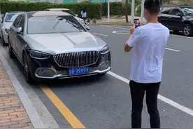 “出生寒微不是耻辱，能屈能伸方为丈夫”！深圳湾偶遇最贵奔驰迈巴赫，车牌九五至尊，气场十足，这才是真正的大佬！#迈巴赫 #排面至上 #抖音汽车 #热门视频封面