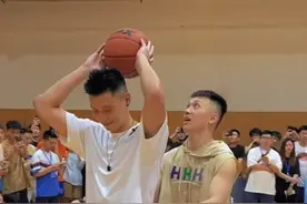 林书豪助飞CBA扣篮王@AirChina杨浩上演炸裂一扣！#疯狂在启 #寻人启势 #林书豪视频封面