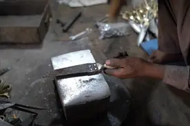 国外小工厂，制作裁缝剪刀全过程，长见识了！#工匠手艺 #手工视频封面