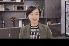 用红茶洗头，可以治黑头发视频封面