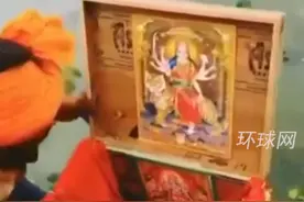 印度21天大女婴被放在恒河上漂流，船夫将其救起后被奖励房子视频封面