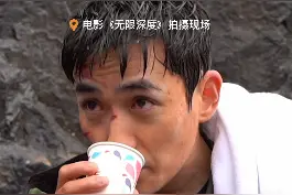 #朱一龙雨戏 冬天拍雨戏，看着都冻人！#朱一龙 为#无限深度 实在太拼了！视频封面