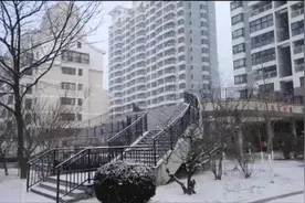 2021年2月17号晨八点，眼前的银滩如披上白色貂皮大衣视频封面