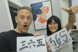 我们完成了365天拍照挑战，原谅我们基本都是素颜原图拍摄的视频封面