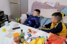昨天娇娇老公去市里带回来什么好吃的，两儿子吃的好有味视频封面