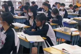 语文课代表唱英文课，一开口惊艳全场#校园 #学生时代