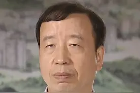 东莞市委书记肖亚非:“#东莞的城市定位是打造#粤港澳大湾区的先进#制造业中心，用地利之便推动#产业提档提级！”视频封面