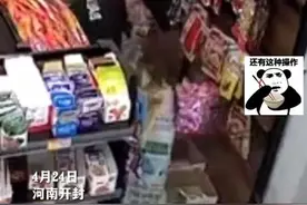 两名男子深夜提麻袋进入无人超市偷东西，店主远程警告后两人破门而逃。视频封面