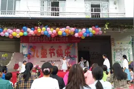 逝去的童年，儿时的记忆，想到我们的过去都让人感慨。视频封面