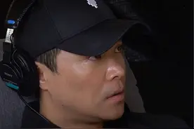 陈思诚调整朱一龙妆容，从内到外塑造人物，每个细节都要精准把控#电影消失的她视频封面