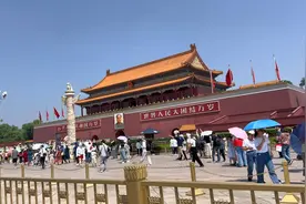 长安街这边一整条路上都不能停放自行车视频封面