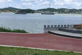 鄱阳湖梅家洲渡口这块水域是有血吸虫的不可轻易下水游泳！视频封面