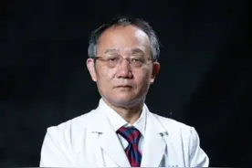9月27日下午，四川大学华西医院麻醉手术中心主任刘进教授向医院捐赠1亿元，设立规培专项基金，用于激励住院医师、带教师资，提高住院医师临床能力，这也是我国首个由个人捐赠设立的专项规培发展基金。 #基金 #专项基金 #新闻 视频封面