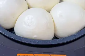 哎哟喂😁抖音从来不骗人，电饼铛也可以做出蓬松柔软的大馒头，那个锅巴老香了#电饼铛#大火力电饼铛#电饼铛蒸馒头视频封面